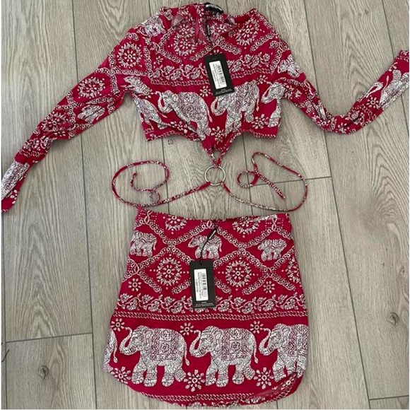 SHOLA RED ELEPHANT PRINT SET
From- PRETTY LITTLE THING - Picture 2 of 2
